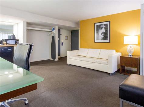Comfort Inn & Suites Baltimore Inner Harbor .